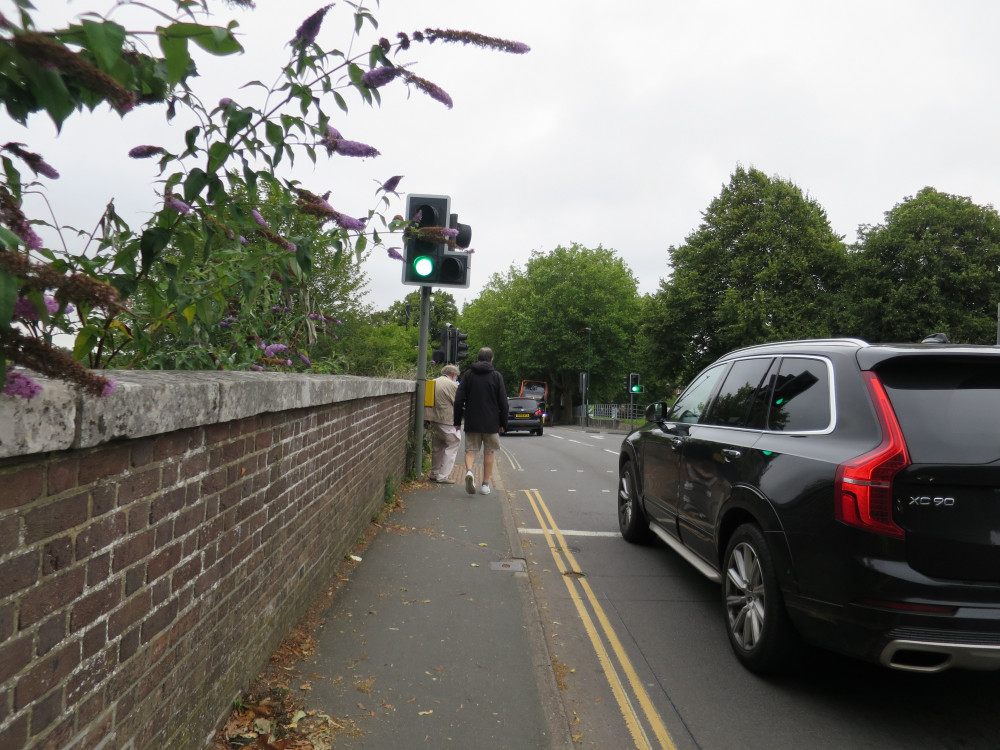 The existing crossing point with narrow pavement on the rail bridge