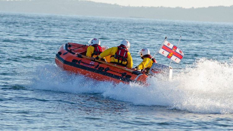 Exmouth inshore lifeboat in action (John Thorogood/ RNLI)