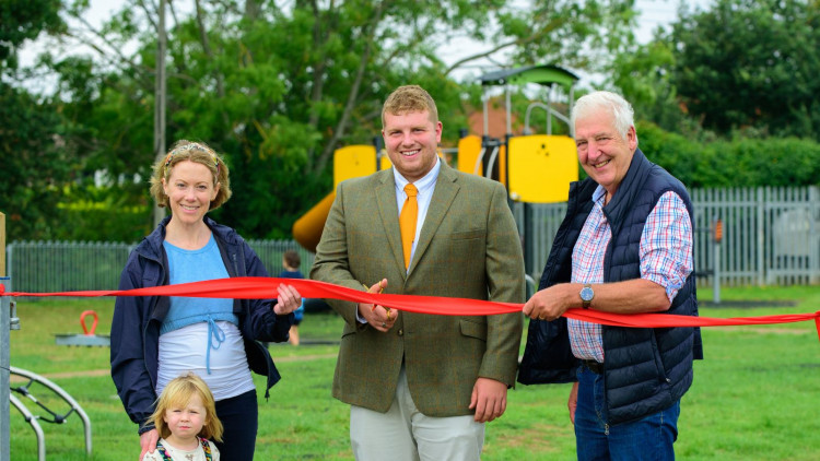 Cllr Charlotte Fitzgerald with daughter, Cllr Henry Riddell and Cllr Geoff Jung cutting ribbon (Ihor Andriienko)