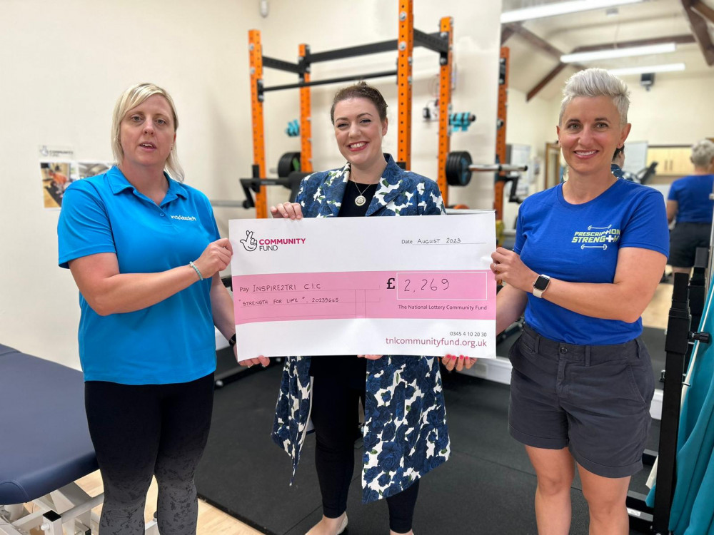 Alicia Kearns MP has presented the team at Inspire2tri with a National Lottery cheque. Image credit: Alicia Kearns. 