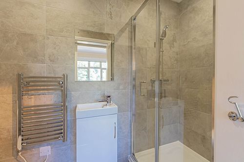 Bathroom (Photo credit: Bartlett and Partners). 