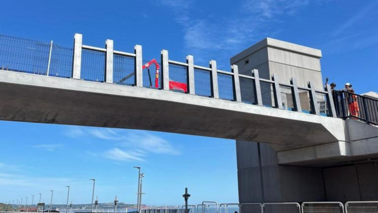 Installing steel pillars on footbridge (Network Rail)