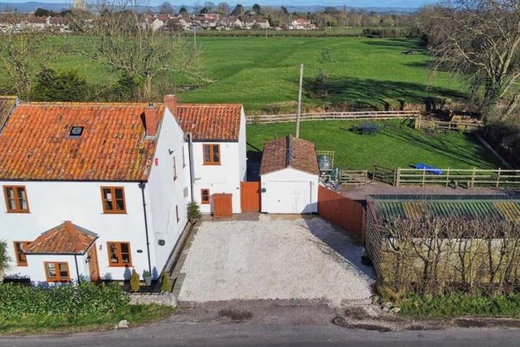 Four-bedroom cottage in Mark