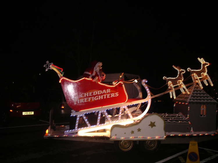 Cheddar Fire Station bringing Santa on his sleigh