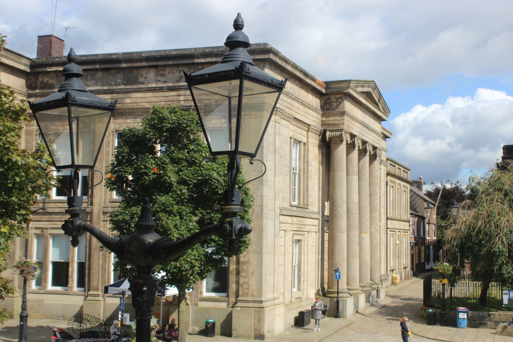 Macclesfield Town Hall, Market Place. (Image - Macclesfield Nub News) 