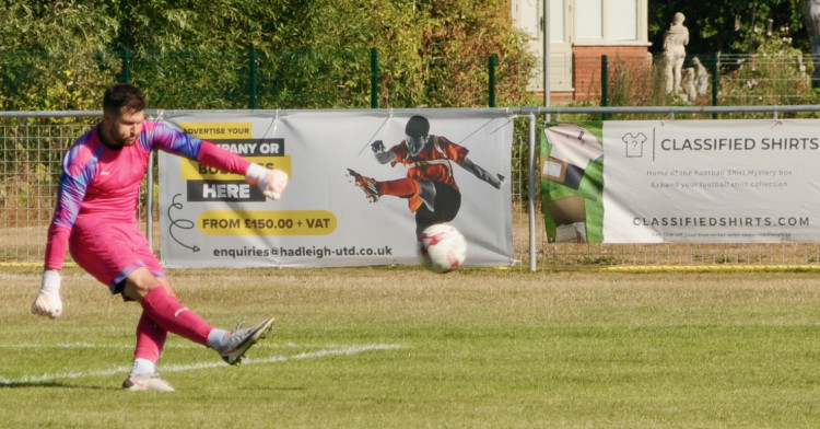 Nick Punter keeps clean sheet (Picture: Nub News)