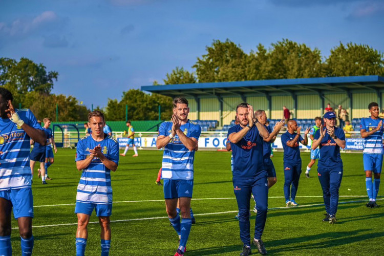 Millers players applaud their fans after the win. Picture by Kevin Lamb (Lambpix).