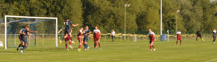 Tom Warren heads Hadleigh's third goal (Picture: Nub News)