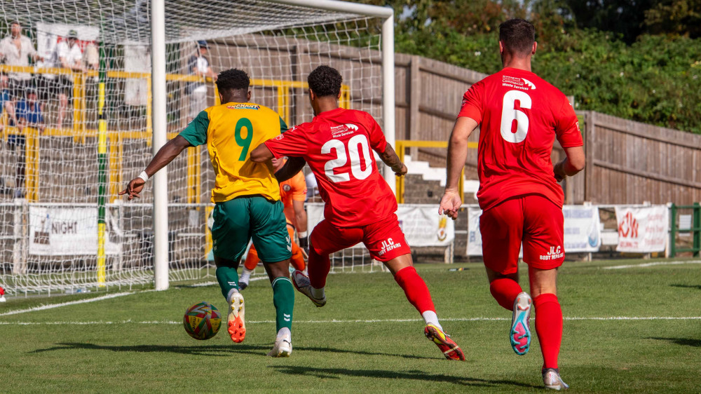  Hitchin Town 2-2 Redditch Town - Report by Pipeman, photographs by Peter Else 