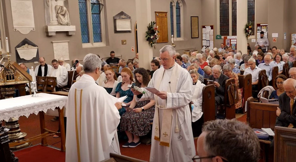 Teddington celebrates new vicar's arrival with collation by the Bishop of Kensington. (Photo: Fred Squire)