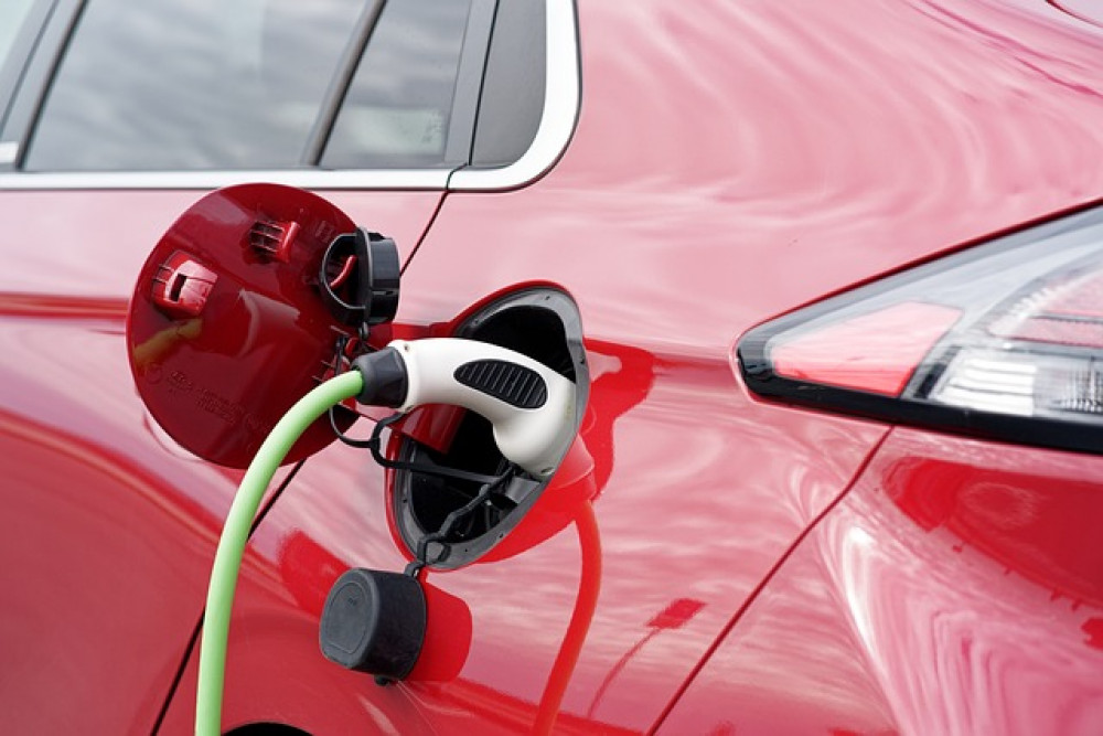 A local councillor has highlighted National Grid's concern over electric vehicle charging capacity at new build homes (image via pexels)