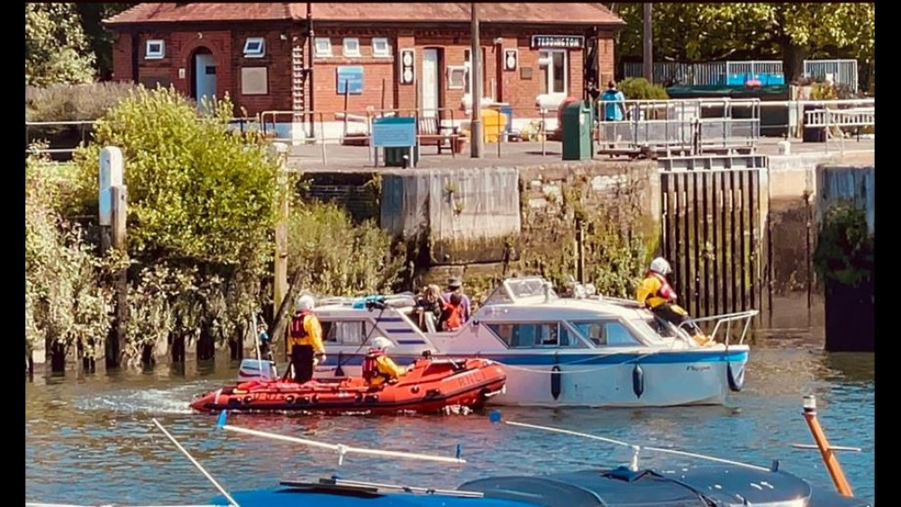 Lifeboat towed cabin cruiser back to a safe mooring. (Photo: RNLI Rupert Knowles)