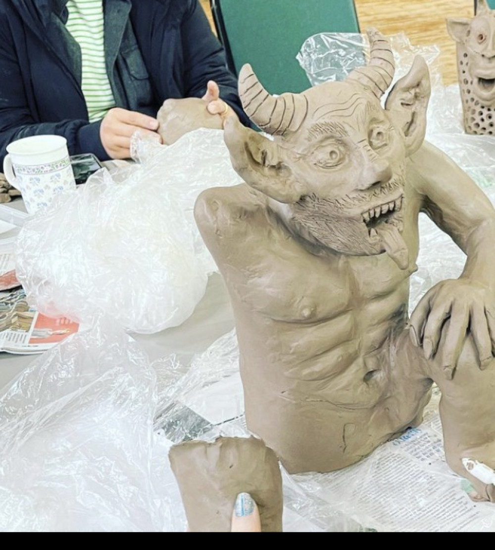 A very animated and active sculpture ! A very animated and active sculpture !
