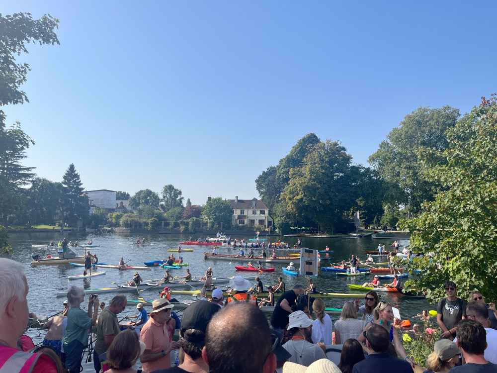 Residents gathered to protest against Thames Water’s recycling scheme. (Photo: Emily Dalton)