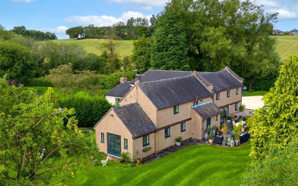 Historic semi-detached cottage for sale. (Photos: Stephenson Browne) 