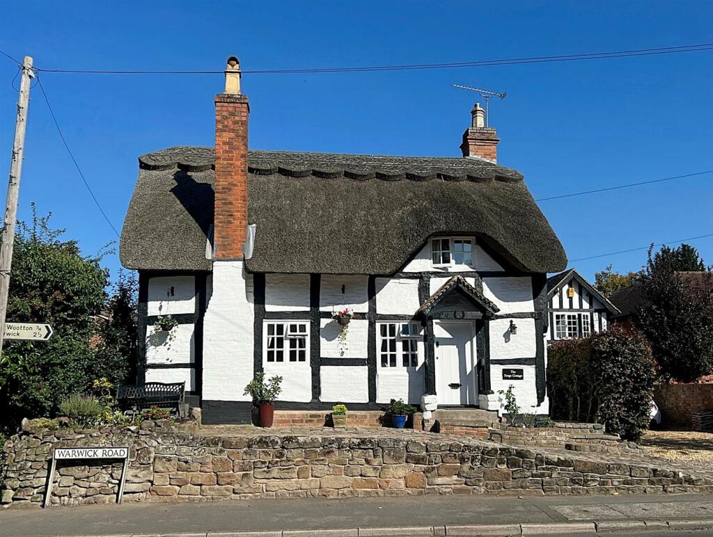 This week we have looked at a two-bedroom cottage in Leek Wootton currently on the market for £415,000 with Julie Philpot Residential