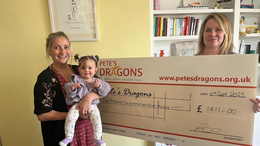 Kirsty Thompson, left, and CEO Alison Jordan with cheque (Pete's Dragons)