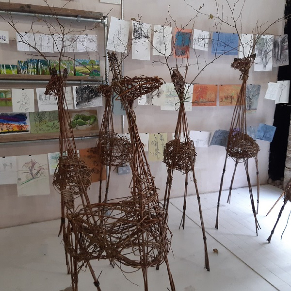 Make a willow reindeer