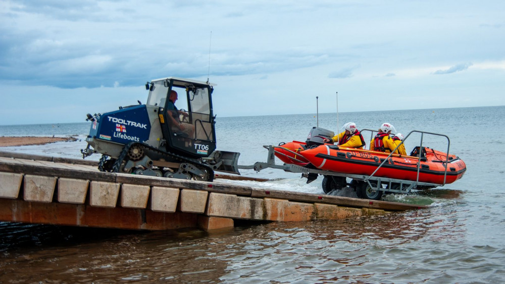 Exmouth inshore lifeboat in action (John Thorogood/ RNLI)