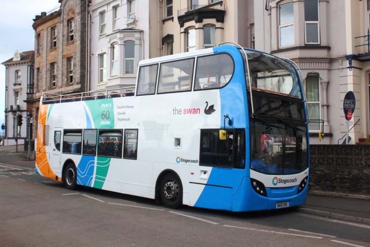 Stagecoach bus in Dawlish (By Geof Sheppard, CC BY-SA 4.0, https://commons.wikimedia.org/w/index.php?curid=121688192)