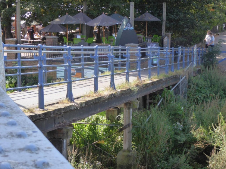 Existing southern access ramp viewed from suspension bridge at Teddington Lock. (Photo: Richmond Council)