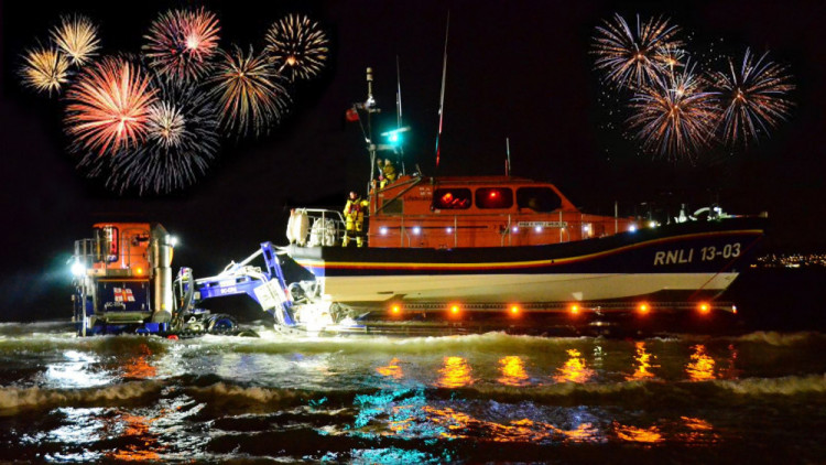 Exmouth RNLI fireworks display (John Thorogood/ RNLI)