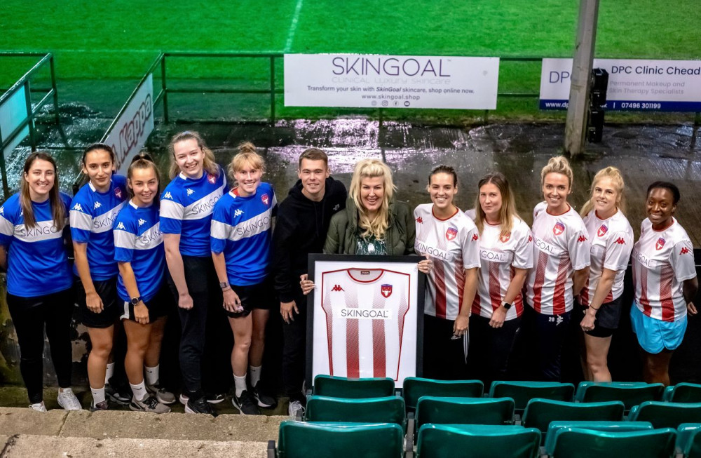 Penny Dee (centre), manager Dylan Wimbury (centre left) and the Cheadle Town Stingers (Image - Philosophy PR)