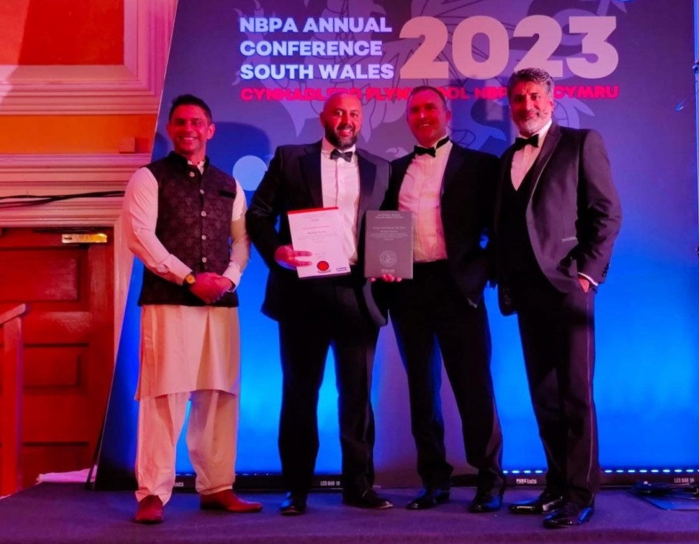 DCI Michael Pereira (second left) scoops award 