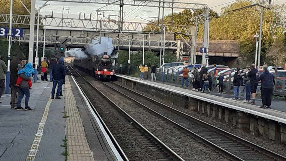 The historic train passing through Sandbach. (Photo: Deborah Bowyer/Sandbach Nub News) 