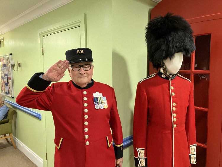 Britain’s Got Talent winner Colin Thackery sings for fellow veterans at Surbiton care home. (Photo: Royal Star & Garter)