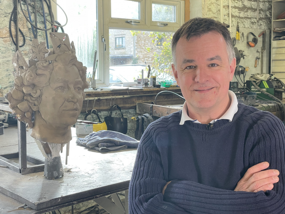 Sculptor Hywel Pratley with the bronze Queen's head (image via LDRS)