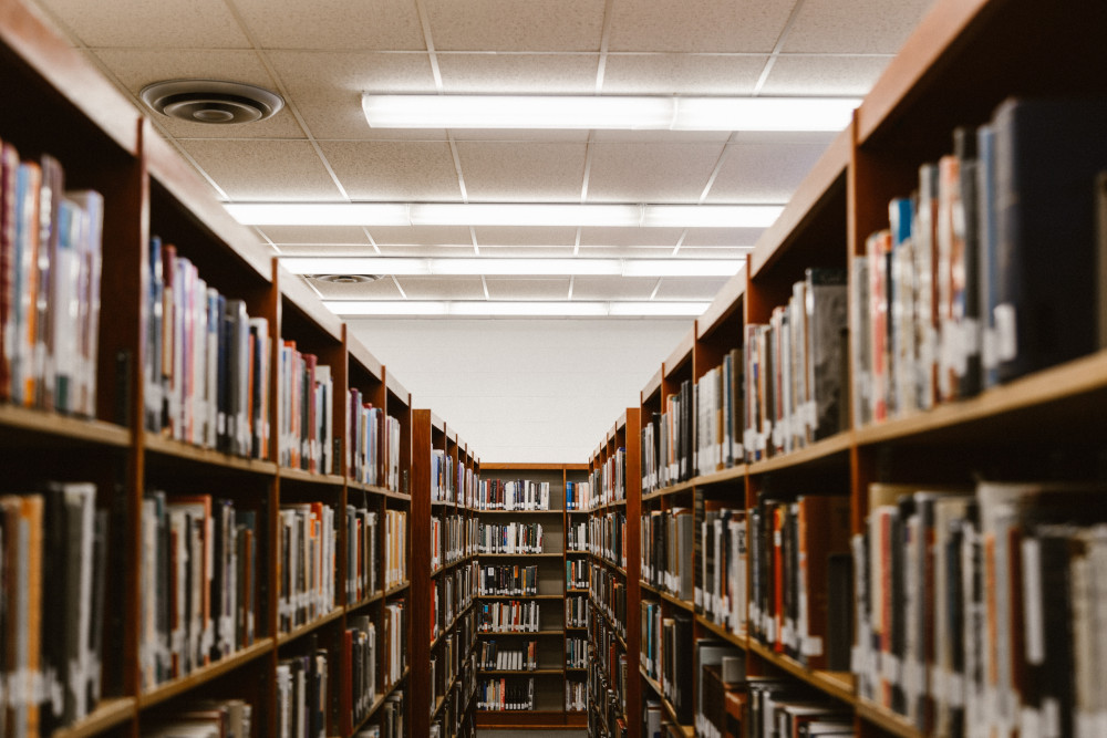 At the moment, the library is looking for people who would be interested in joining the Ealing Law Centre Library Committee. (credit: Priscilla Du Preez/ Unsplash).