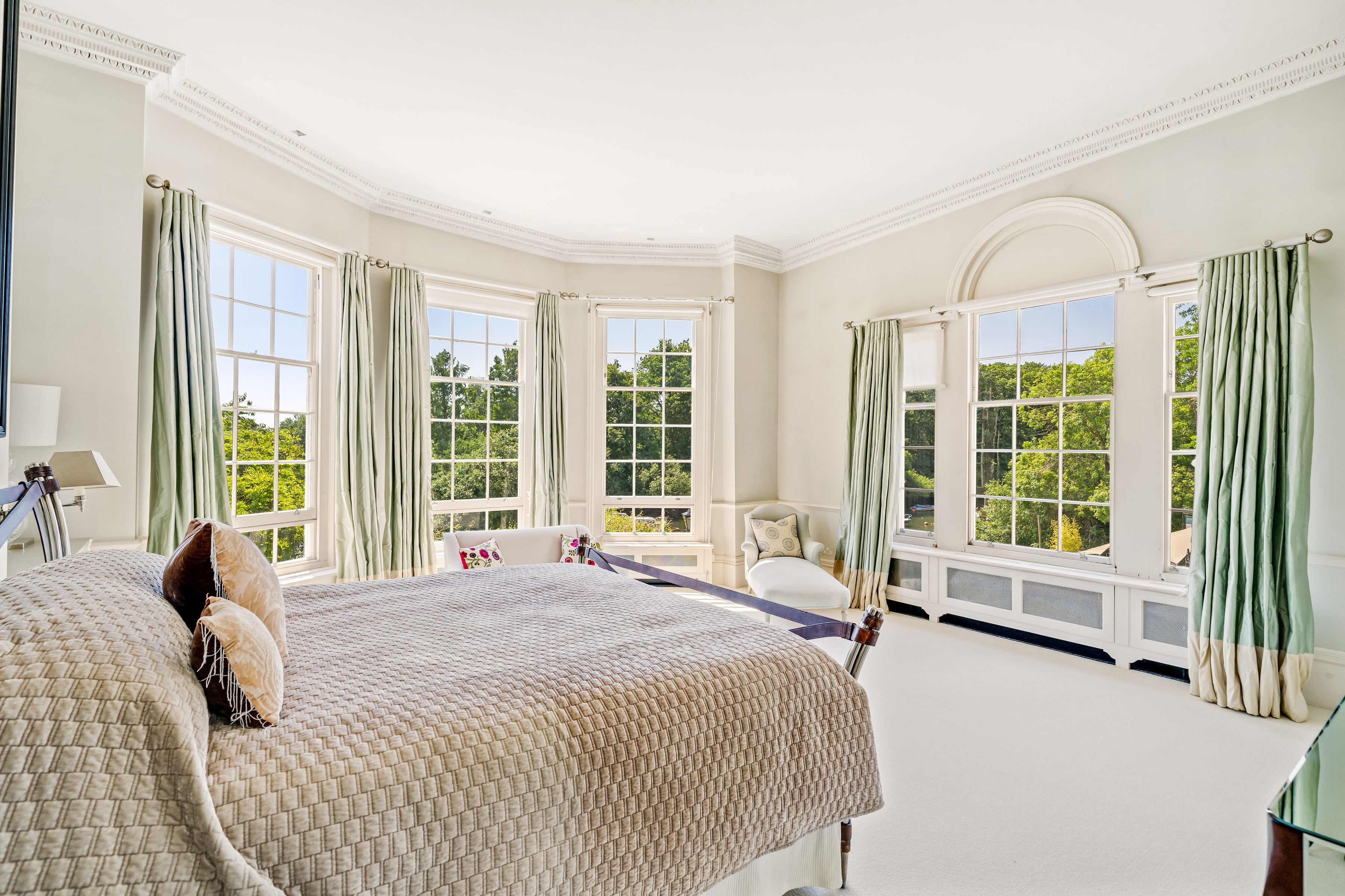 The master bedroom. ((Photo Credit: Fine and Country Richmond).