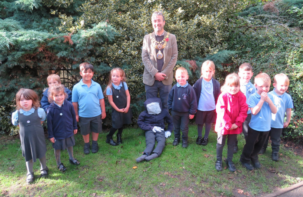 Cllr Oliver Jacques visits Westgate Primary School (image via Rotary Club of Warwick)