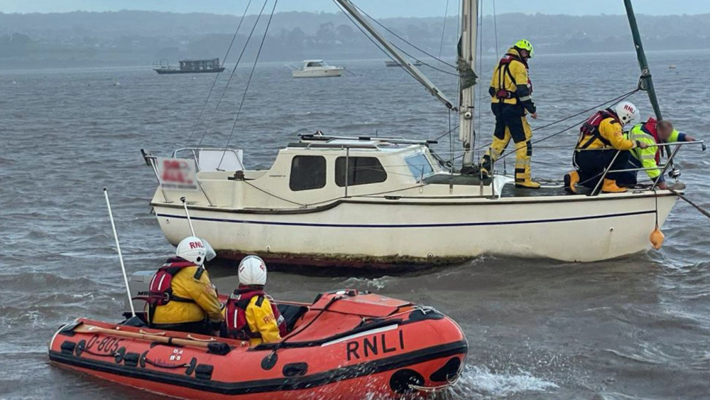 Exmouth inshore lifeboat assisting in the rescue (Chris Sims/ RNLI)
