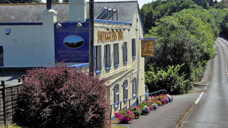 The Smugglers Inn, Dawlish (cc-by-sa/2.0 - © David Dixon - geograph.org.uk/p/5875263)