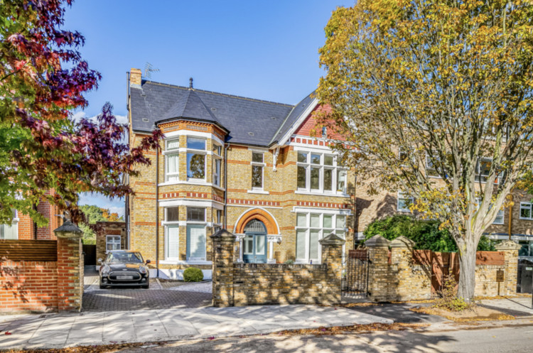 This week's Ealing property of the week is a two bedroom home in Hamilton Road (credit: Leslie & Co).