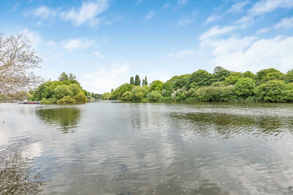 The view of The Thames. (Photo Credit: Savills).