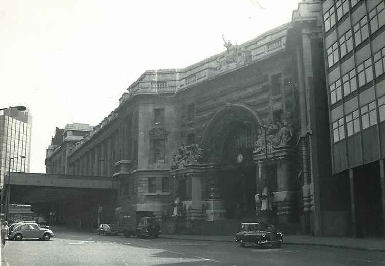 A photo of the station's York Road entrance taken in 1975 (Credit: Hugh Llewelyn via Flickr)