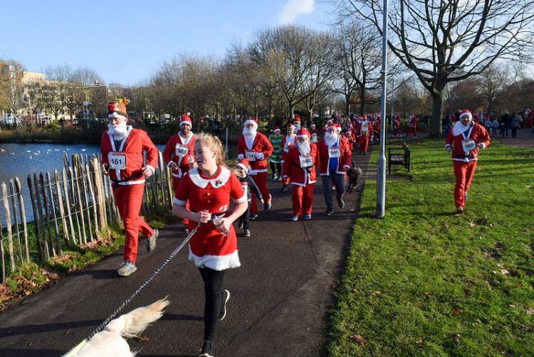 (Santa Fun run Chelmsford, Photo Credit: InYourArea) (Santa Fun run Chelmsford, Photo Credit: InYourArea)