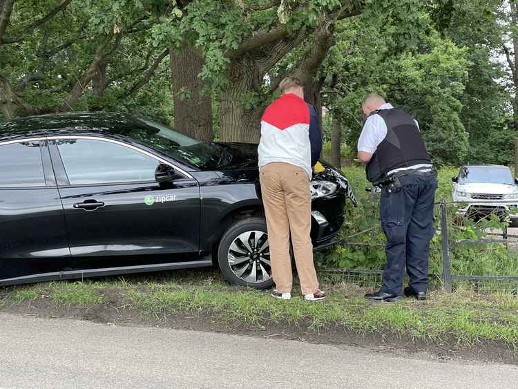 A police officer was quickly on the scene (Credit: @ldnparks via Twitter)