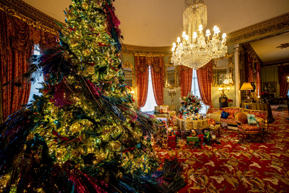 The Falcon in Uppingham also hosts a stunning Christmas display during the Late Night Shopping event and throughout December. Image credit: Nub News. 