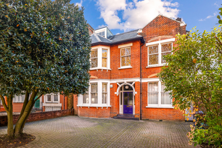 This week's Ealing property of the week is a six bedroom home in The Avenue, Ealing (credit: Leslie & Co).