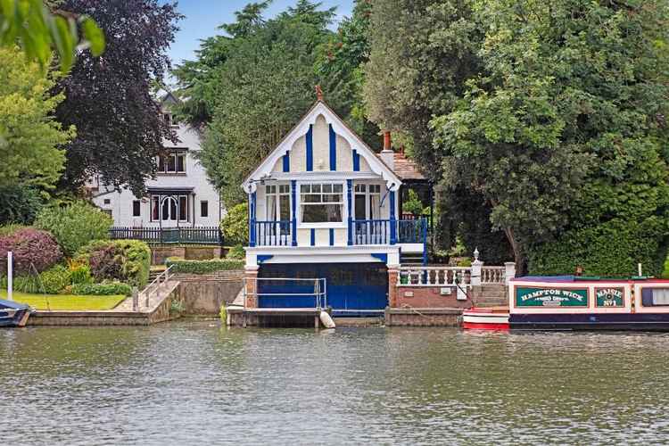 The boathouse viewed from the river (Credit: Ross Hand Estate Agents)