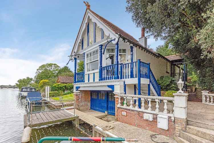 The boathouse located near Kingston bridge is now for sale for £1.5 million (Credit: Ross Hand Estate Agents)