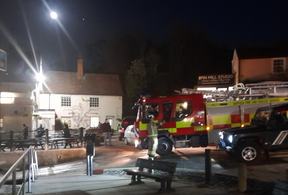 Emergency services at Pin Mill (Picture: Nub News)