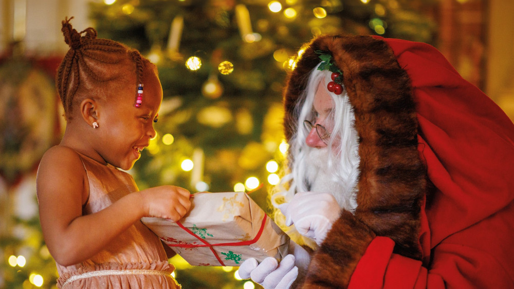 Father Christmas is coming to Kenilworth Castle (image via English Heritage)