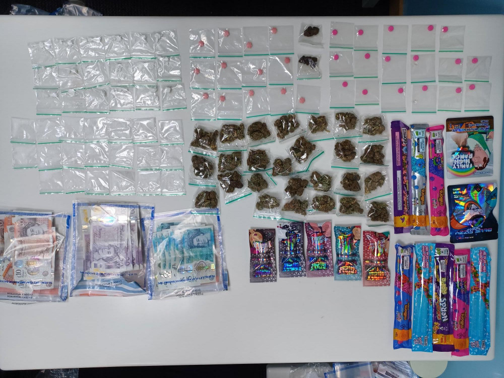 Suspected arrested for drugs on Teddington High Street. (Photo: Met Police)