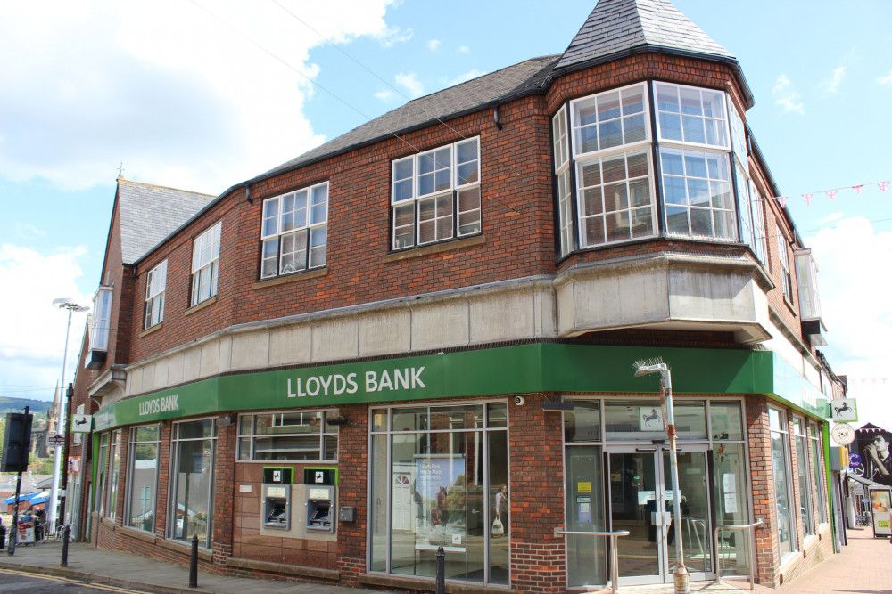 Lloyds Bank are shutting in Macclesfield. (Image - Macclesfield Nub News)