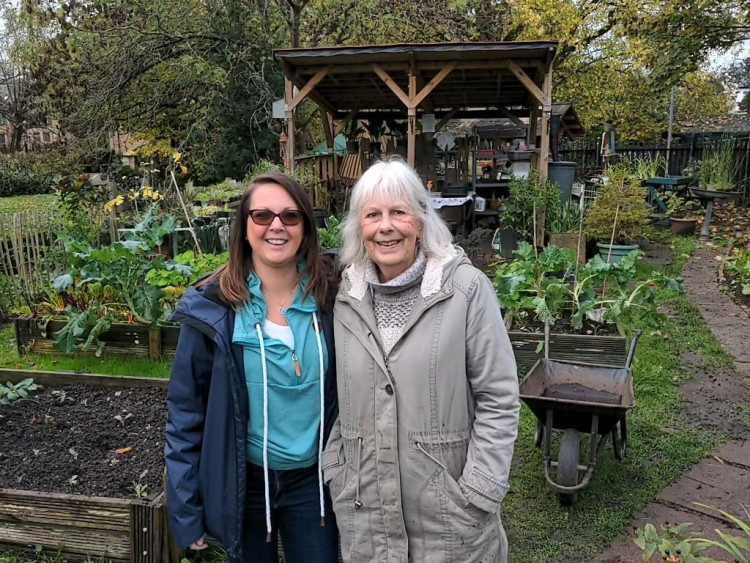 Kelly and Julie in Hogsmill Community Garden. (Photo: Anna Borsarelli)